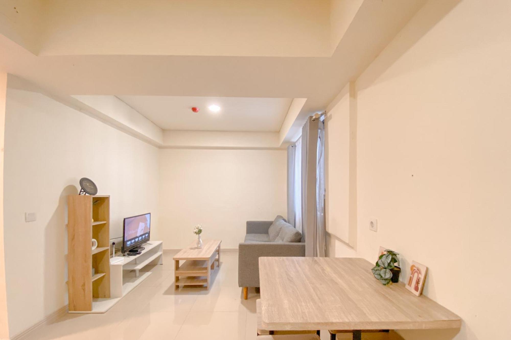Modern 2br At Meikarta By Travelio Apartemen